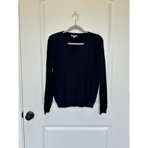 NWT TKEQ Essental V-Neck Sweater Navy Size Medium